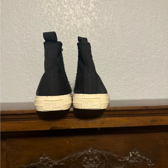 Black Slip-On women’s shoes - Picture 2 of 4